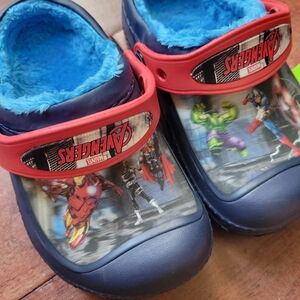 New with tag Crocs Boys Marvel Avengers Fleece Lined Clogs c8/9